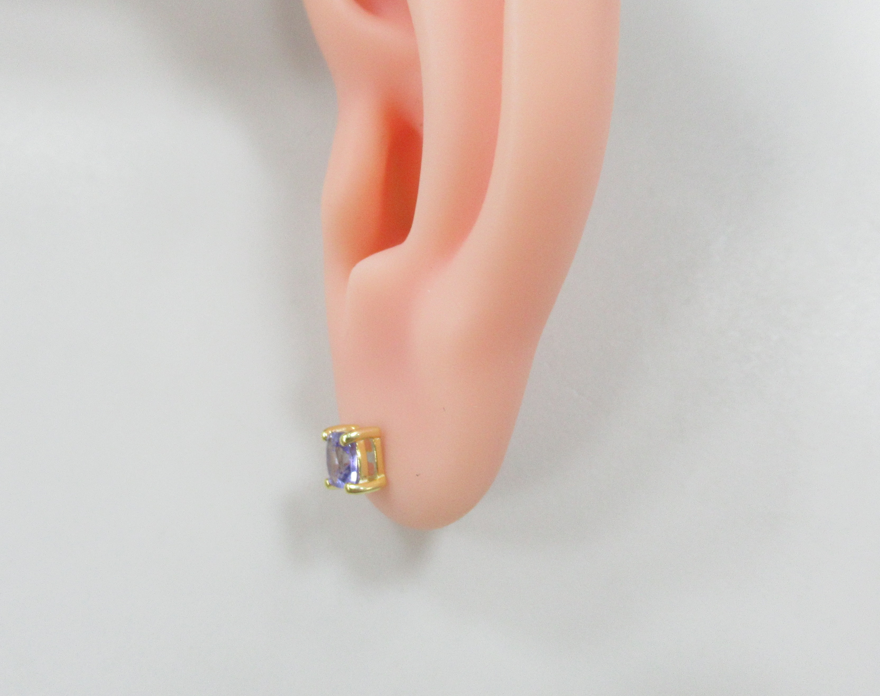 Серебряные серьги-пусеты с танзанитами